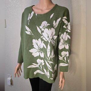 Joie green floral sweater size 1x with buttons on the back Long Sleeve Round Nec